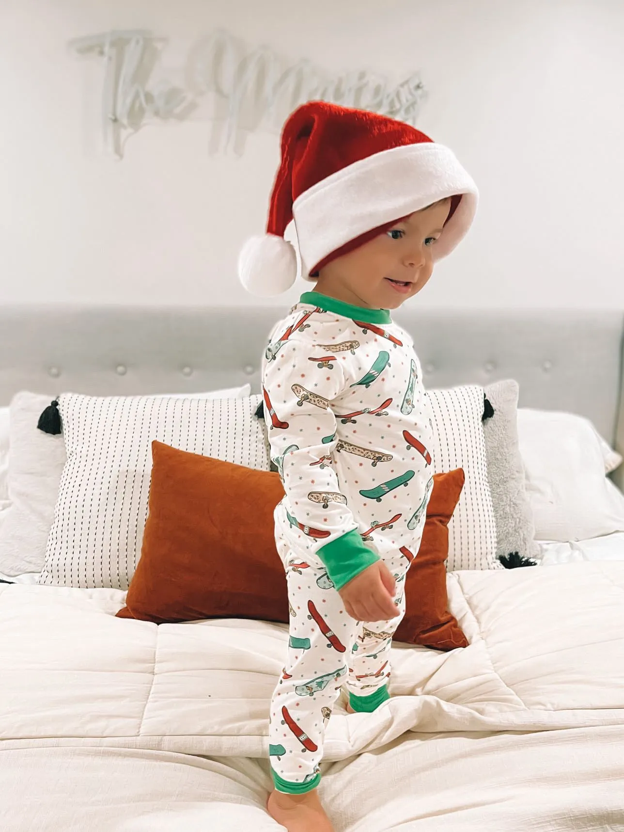 Kids 2 Pc Christmas Pajamas - Green Skateboard