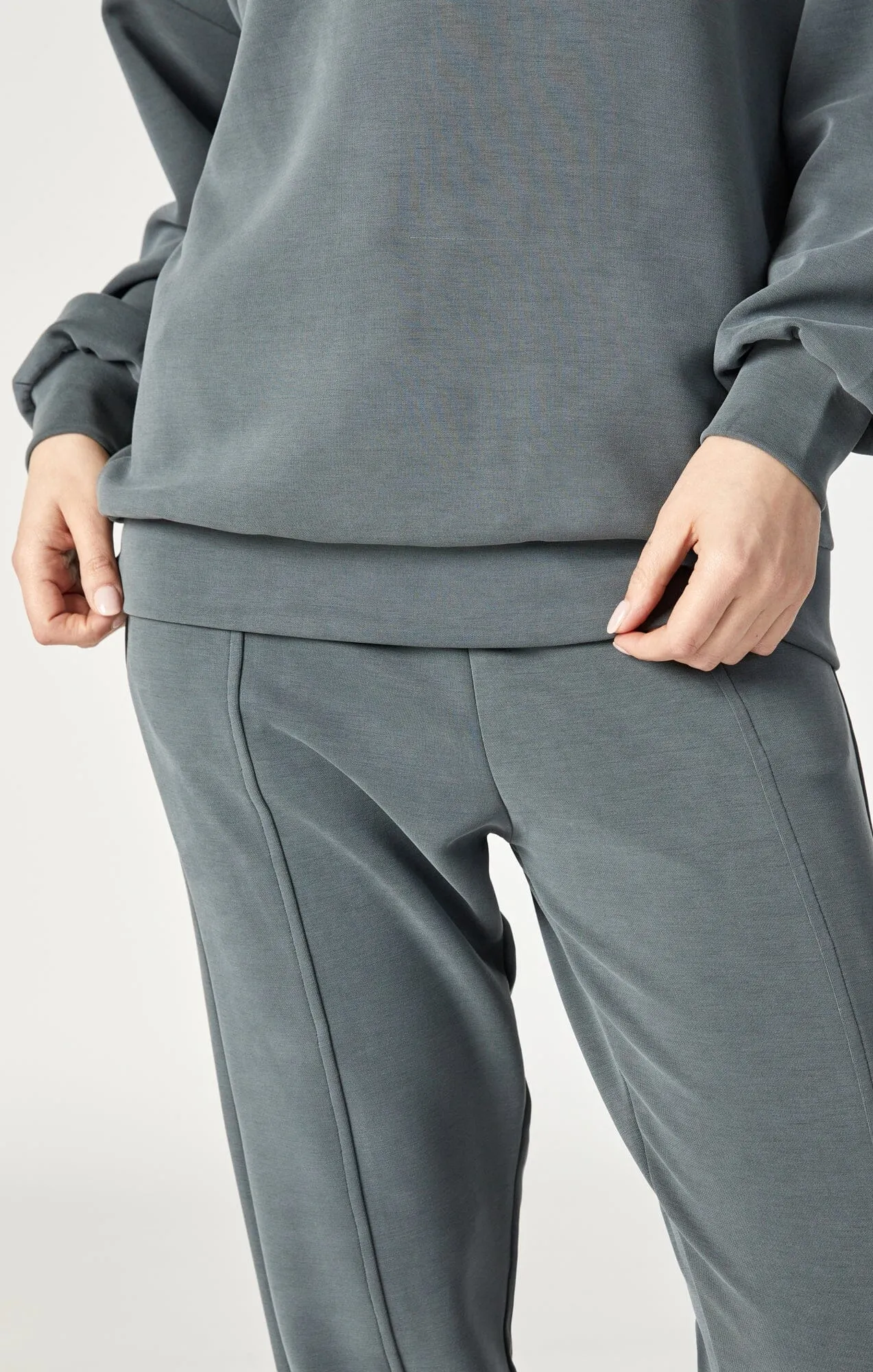 OVERSIZED SWEATSHIRT IN URBAN CHIC
